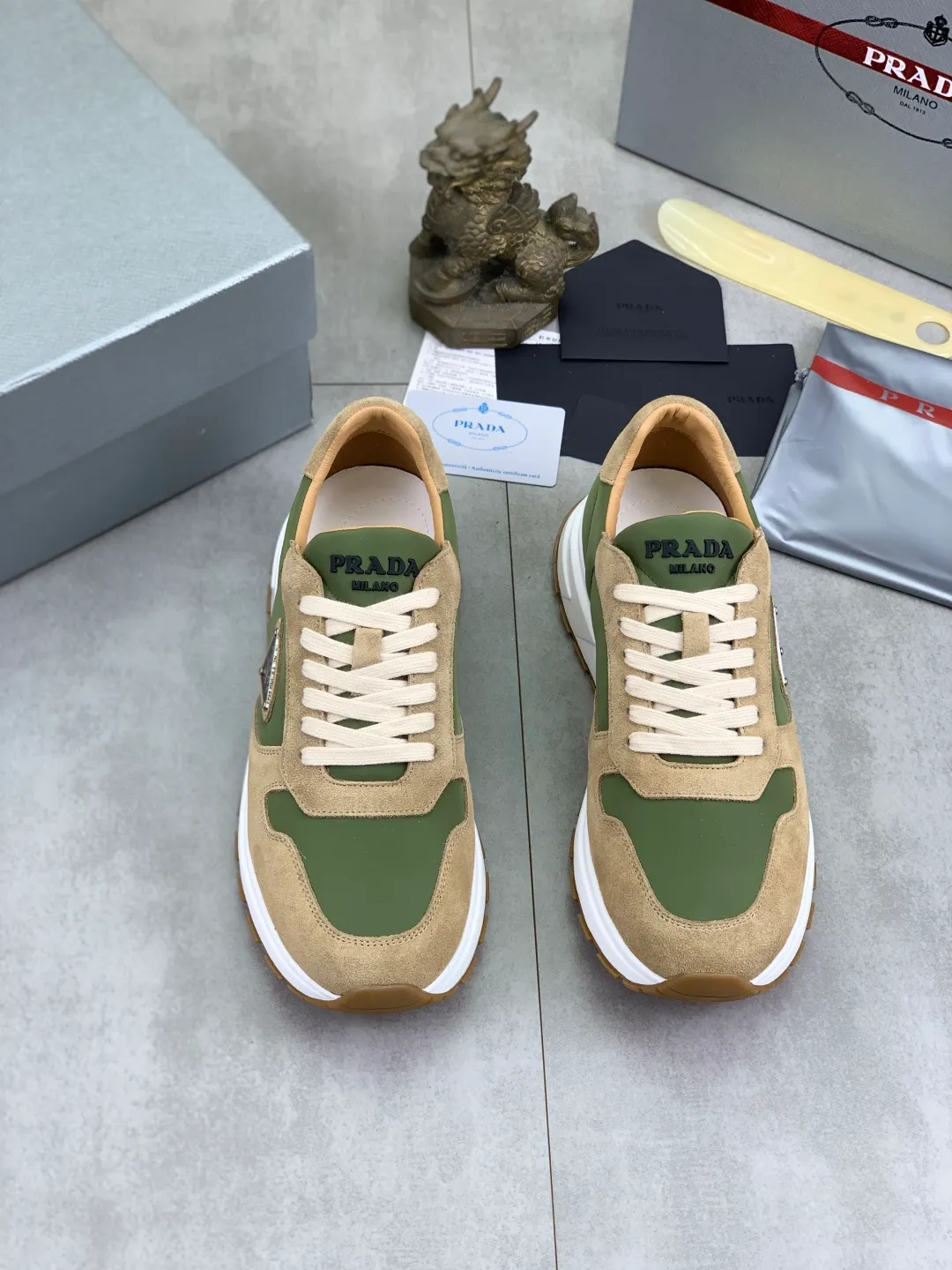 Men's shoes 💰P580💰 [New style] High version official website popular models are on the market, 🆘 The trendy brand (Prada) mainly promotes popular models, avant-garde and versatile fashionable men's shoes private version mold opening, cowhide surface splicing 1:1 replica... Fashion is simple, original imported cowhide and lining cowhide feet; the atmosphere and personality are more fashionable, eye-catching and pursuing class. It will subvert the old idea and be with you to spend time with you. A must-have for fashionistas! Must keep for yourself ! High-end comfort, high-end quality workmanship. Size: 38-45; multiple colors available.